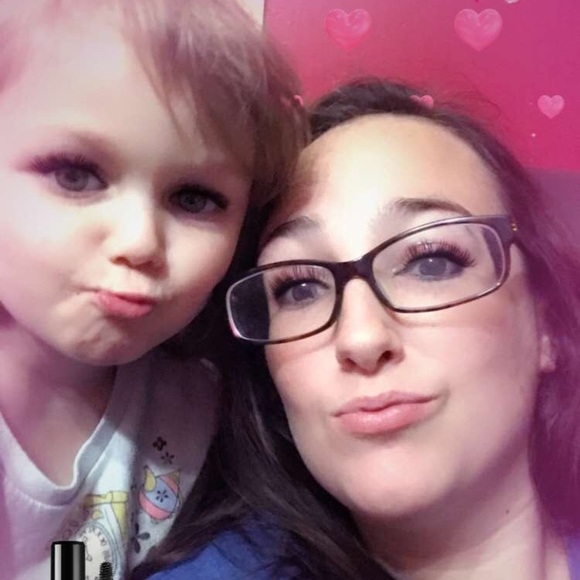 Meet your Posher, Lauren - Picture 2 of 4